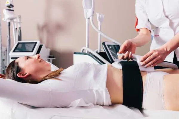 woman having body sculpting to help improve her body image and her mental health Bagshot